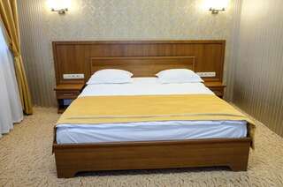 Отель Оздоровчий комплекс Гайки Житомир Двухместный номер с 1 кроватью или 2 отдельными кроватями-1